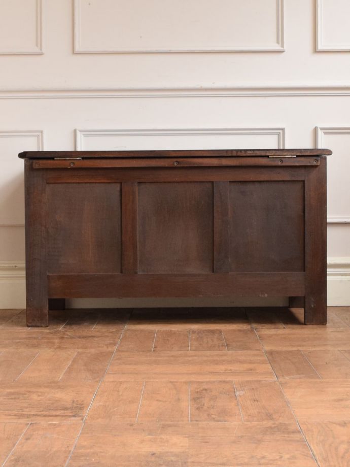 ブランケットボックス・収納ボックス　アンティーク家具　コファー　後ろ姿も見て下さい。(j-2741-f)