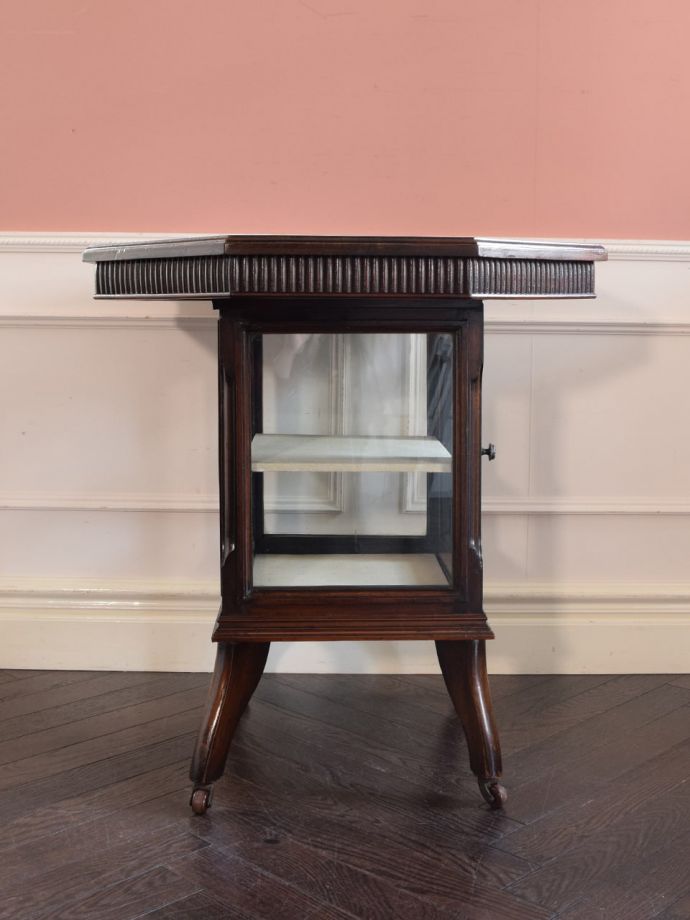 オケージョナルテーブルの側面