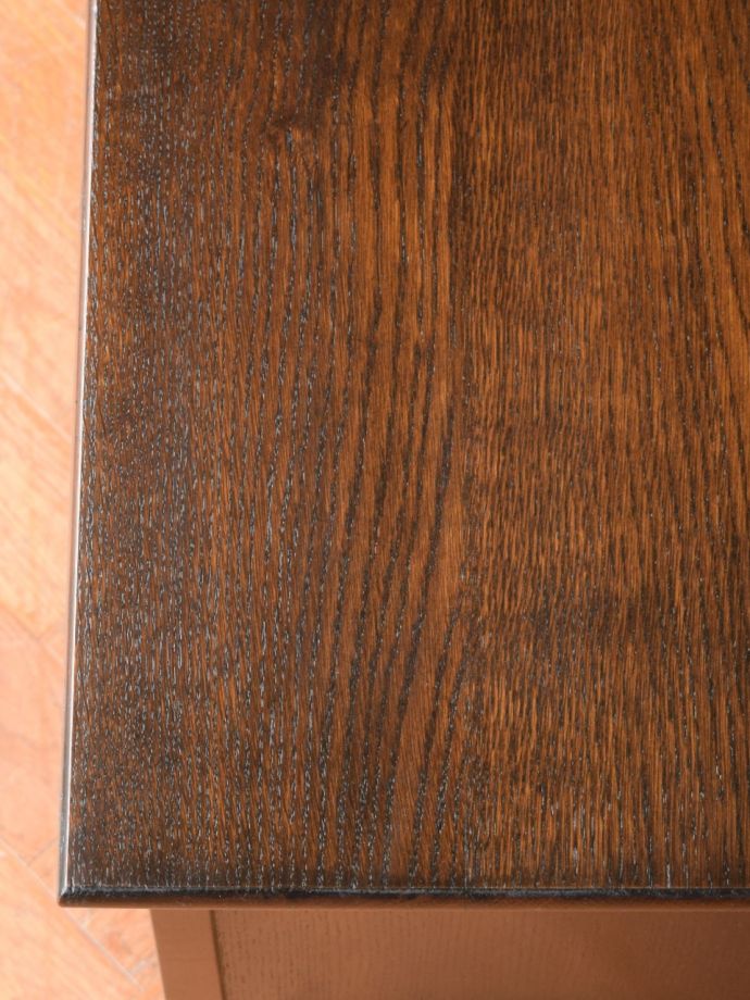 ブランケットボックスの天板を近くで見ると・・・
