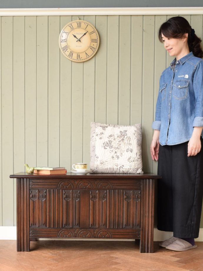 英国アンティークのブランケットボックス