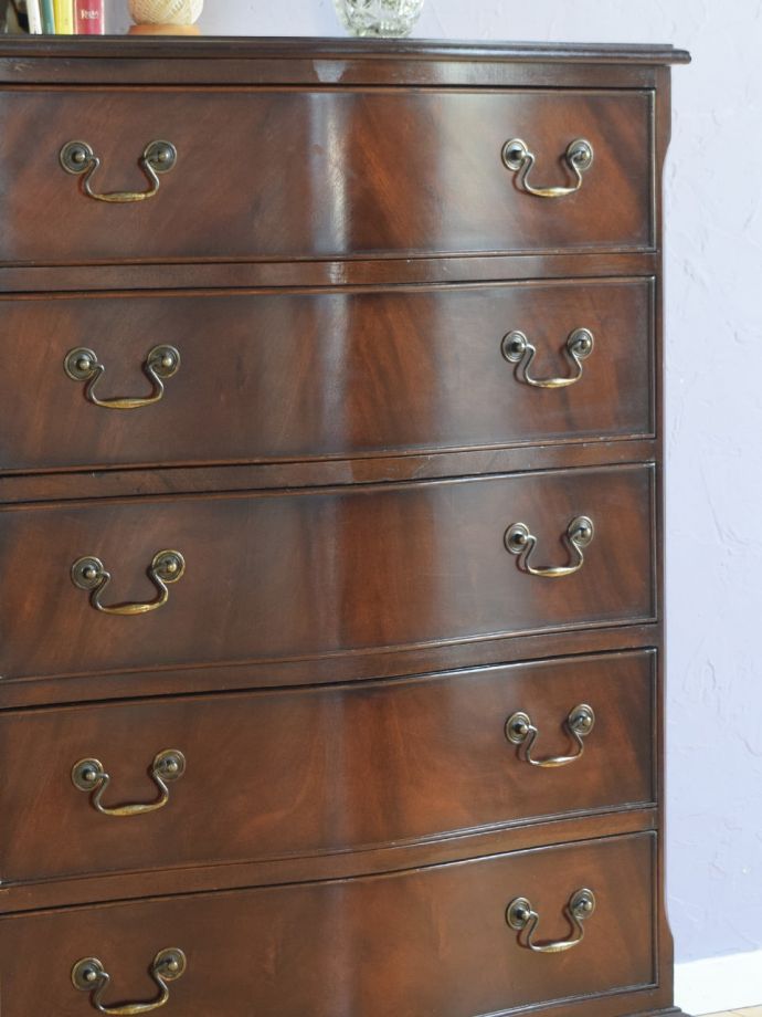 アンティーク家具らしさが漂う杢目