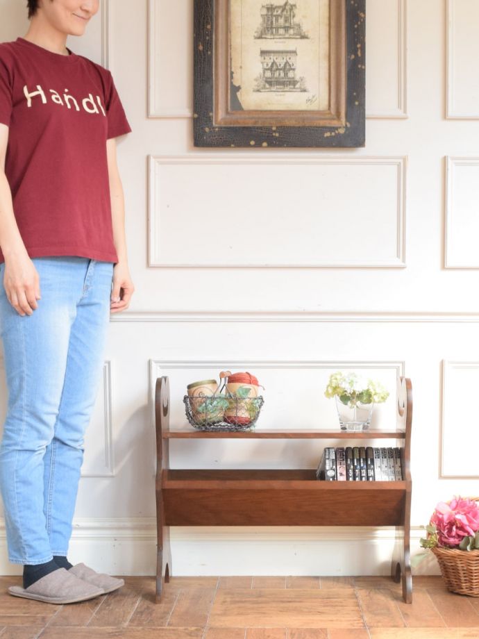 マガジンラック　アンティーク家具　マガジンラック　使いやすさNo.1！便利なアンティークどこのお家でも使っているマガジンラックも、アンティークだったらデザインが素敵だから、なんだかオシャレに使えます。(j-2751-f)