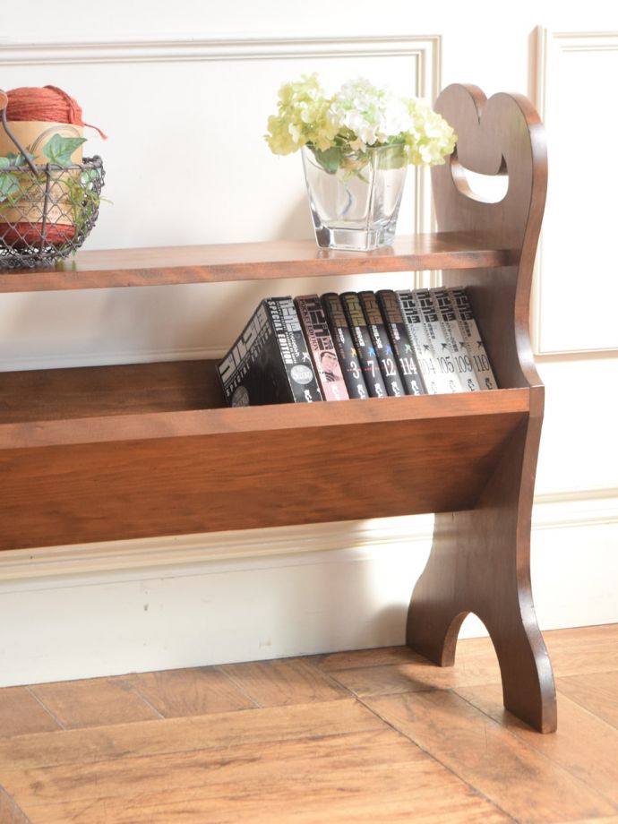 マガジンラック　アンティーク家具　マガジンラック　ちょっと置いておきたい…をキレイに収納新聞や雑誌など、ついついテーブルの上に置いてしまって雑多に見えるものが、コレさえあればキレイに収納出来てお部屋もスッキリ見えるんです。(j-2751-f)