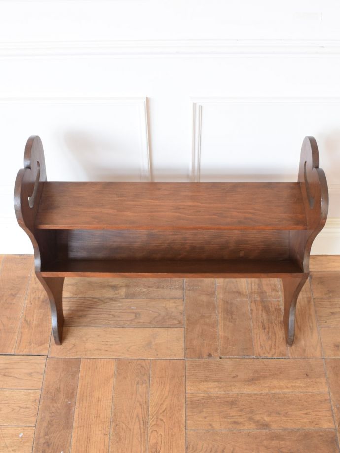 マガジンラック　アンティーク家具　マガジンラック　雑誌を入れる部分もキレイに修復しましたアンティークは新品ではないので経年変化によるキズはありますが、専門の職人がキレイにお直ししました。(j-2751-f)