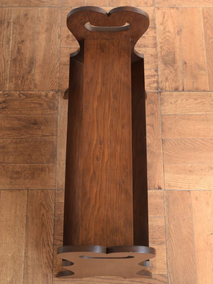 マガジンラック　アンティーク家具　マガジンラック　ココも使えてさらに便利読みかけの本やお茶が置ける天板付き。(j-2751-f)