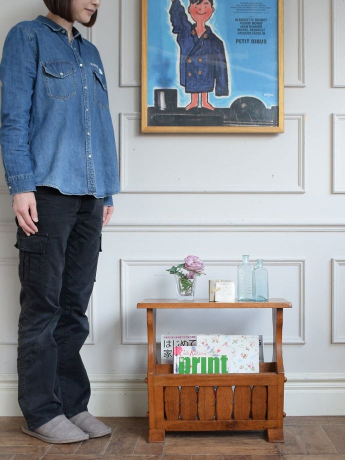 アンティークのおしゃれなマガジンラック