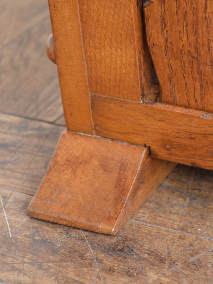 マガジンラックの脚