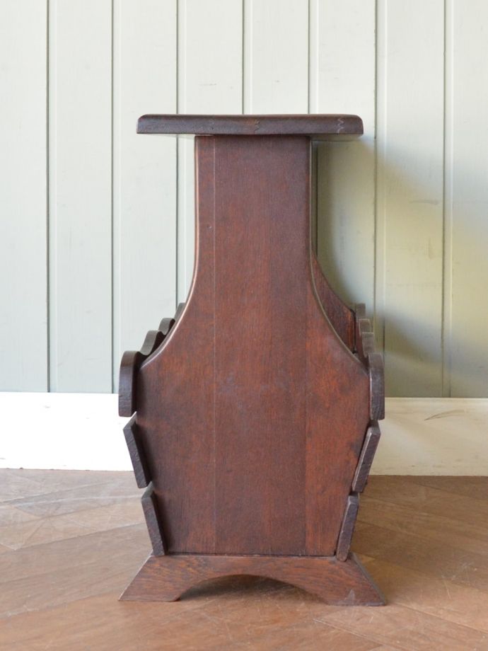 マガジンラック　アンティーク家具　マガジンラック　横から見ると･･･360度、どの角度から見てもキレイに仕上がっています。(j-2754-f)