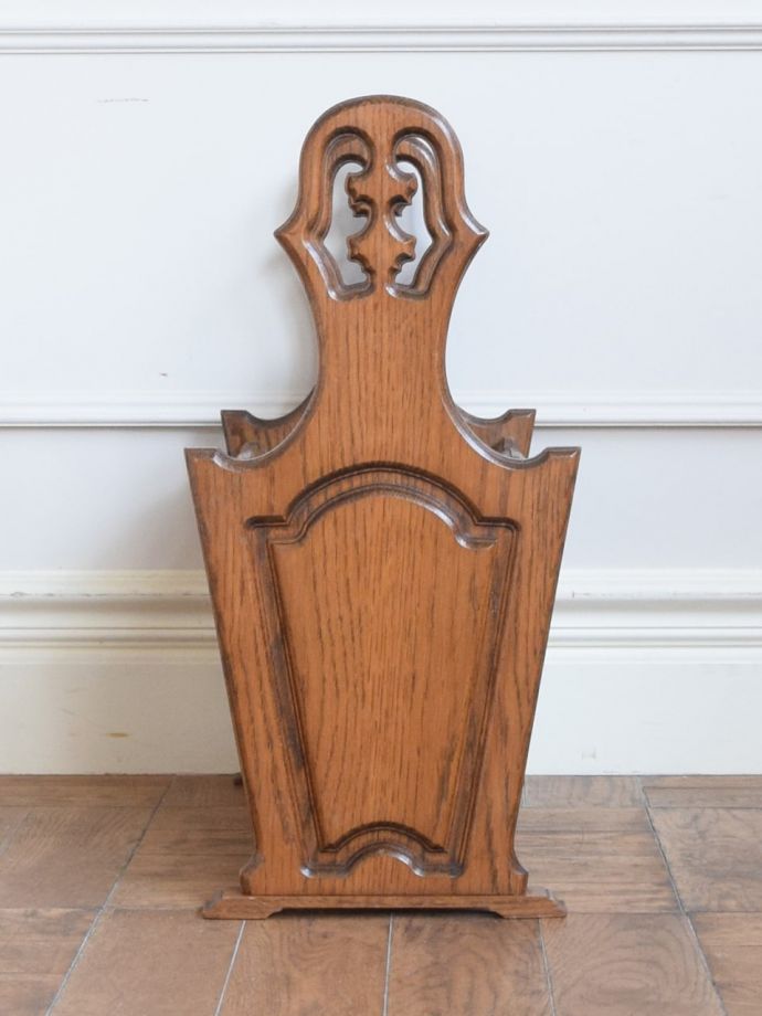 マガジンラック アンティーク家具 マガジンラック 横から見てもキレイです360度、どの角度から見てもキレイに仕上がっています。(j-2756-f)