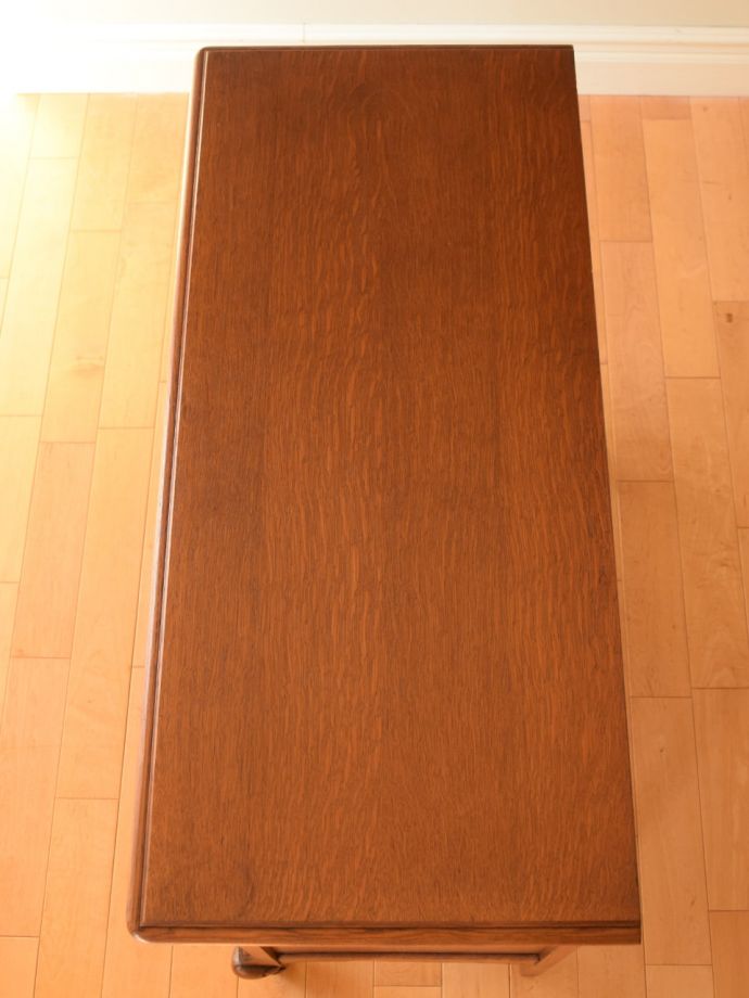 アンティークのキャビネット アンティーク家具 キャビネット 上から見てみると・・・天板を上から見てみるとこんな感じです。(j-2757-f)