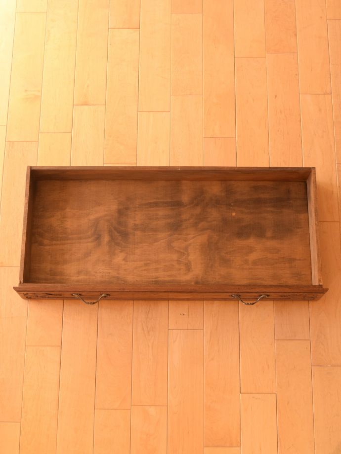 アンティークのキャビネット アンティーク家具 キャビネット 引き出しの中もキレイですカトラリーなどを収納して使っていた引き出しの中も、もちろんキレイに仕上げました。(j-2757-f)