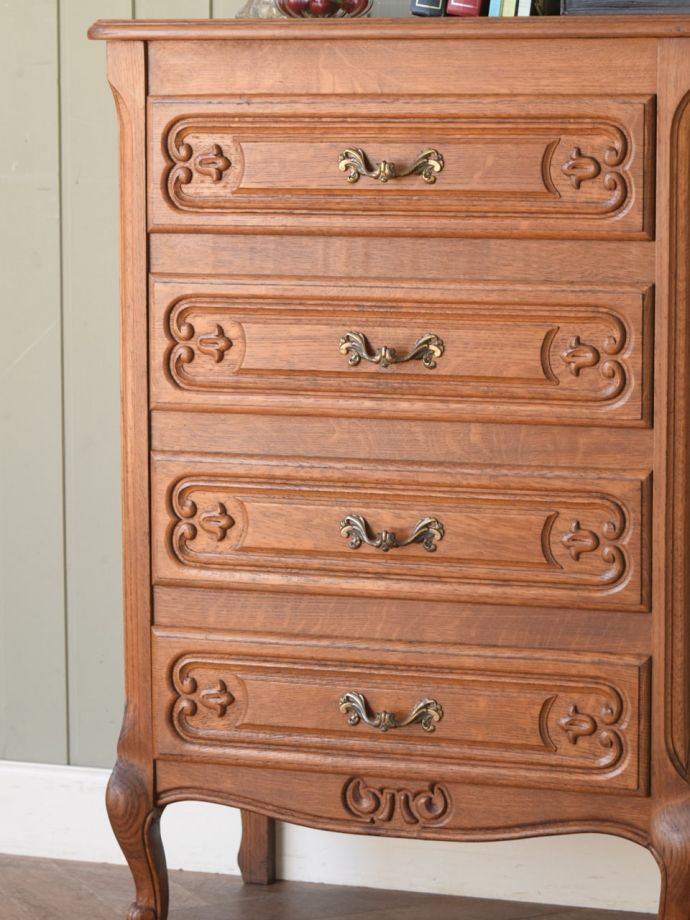 アンティークのチェスト　アンティーク家具　チェスト　収納だけじゃなく見て楽しむチェストチェストと言っても収納だけじゃなく見た目が素敵なんです。(j-2759-f)