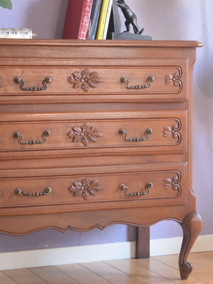 アンティークのチェスト　アンティーク家具　キャビネット　収納だけじゃなく見て楽しむチェストチェストと言っても収納だけじゃなく見た目が素敵なんです。(j-2761-f)