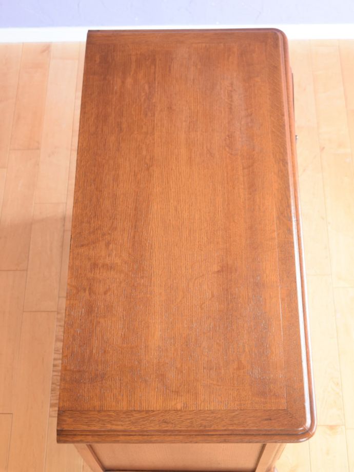 アンティークのチェスト　アンティーク家具　キャビネット　何を置こうかな･･･？チェストを上から見るとこんな形です。(j-2761-f)