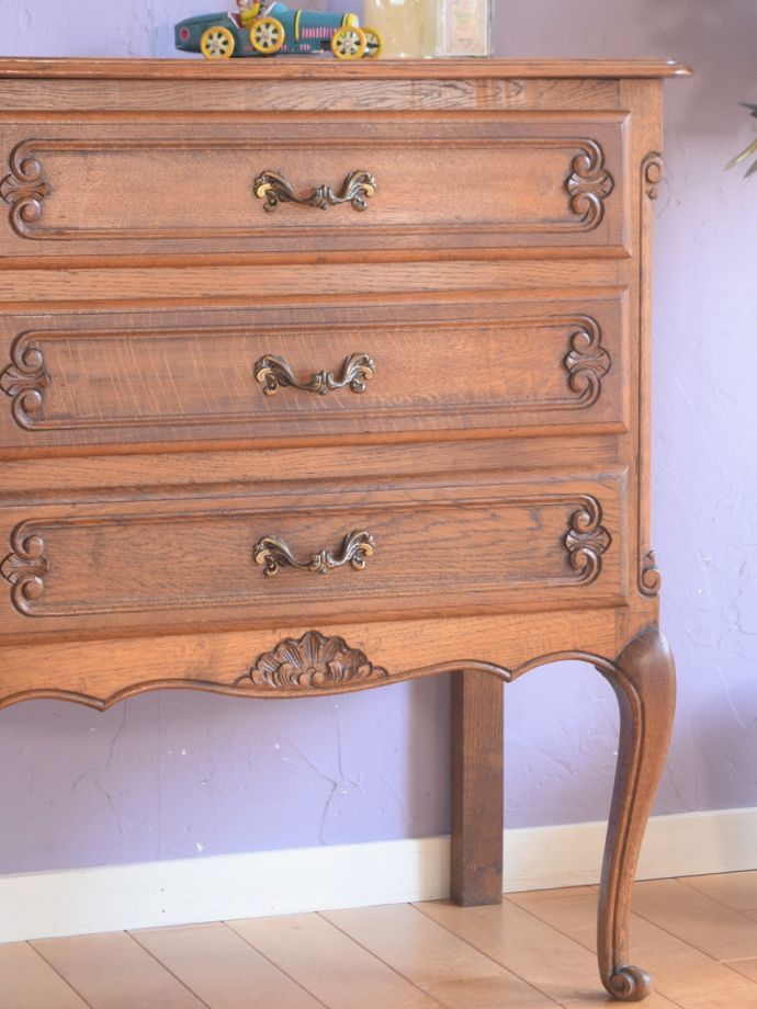 アンティークのチェスト アンティーク家具 キャビネット 収納だけじゃなく見て楽しむチェストチェストと言っても収納だけじゃなく見た目が素敵なんです。(j-2762-f)