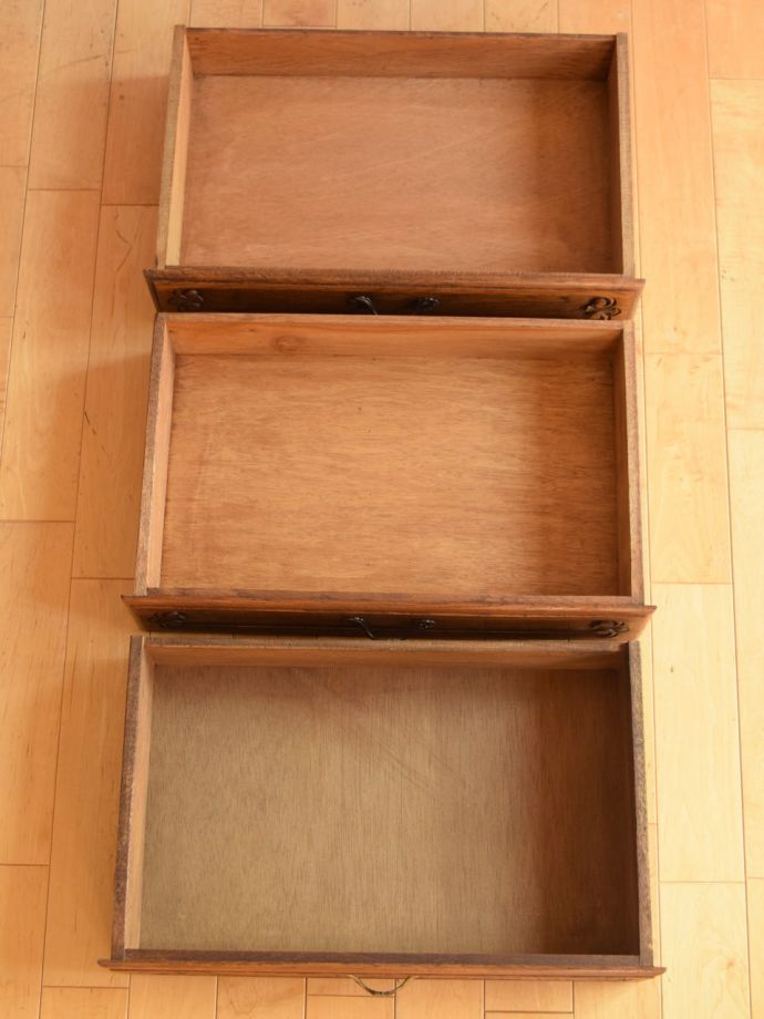 アンティークのチェスト アンティーク家具 キャビネット 実用的にチェストとして使いましょう!アンティーク家具と言えども家具。(j-2762-f)