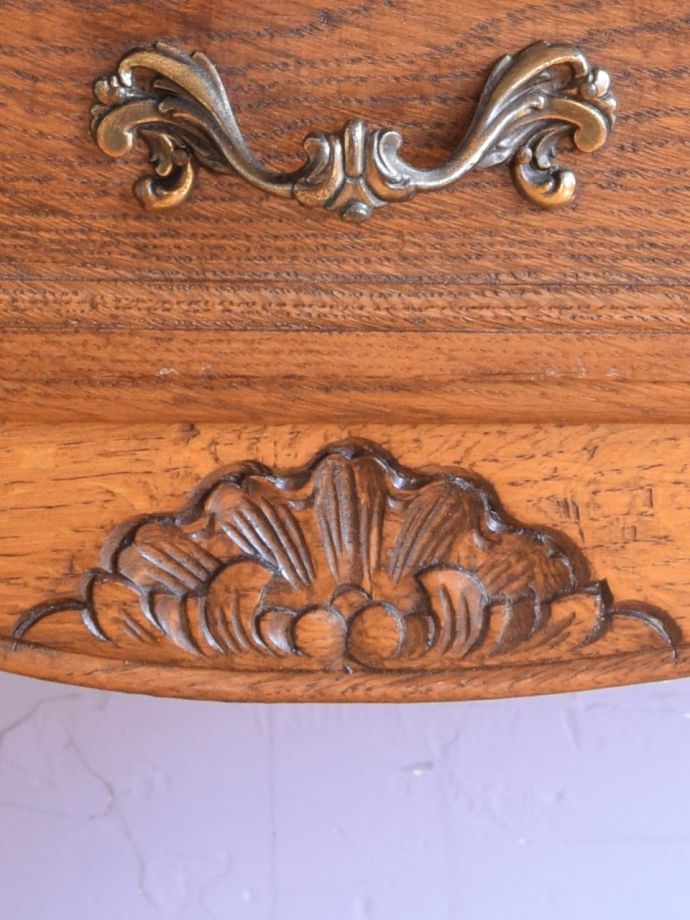 アンティークのチェスト アンティーク家具 キャビネット フランスらしい彫りフランスらしさの象徴とも言える、優雅な彫りの装飾。(j-2762-f)