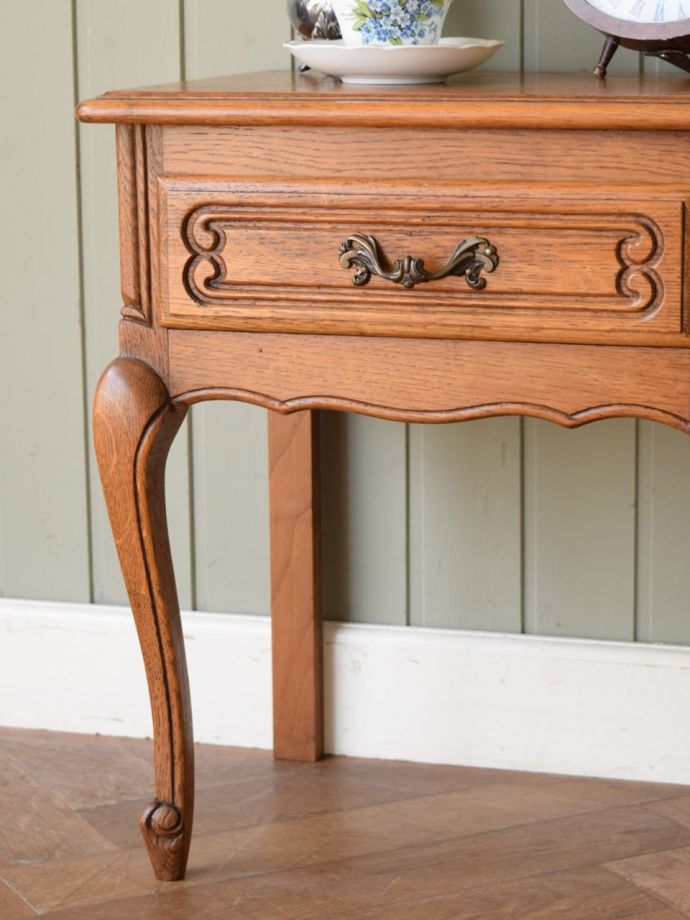 アンティークのチェスト　アンティーク家具　ナイトテーブル　自慢したくなる美しさやっぱりフランスのチェストは美しい見た目が魅力。(j-2763-f)