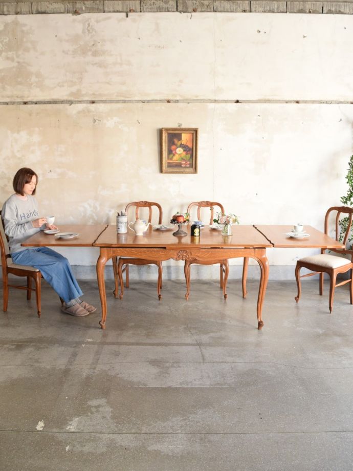 フランスのアンティークテーブル