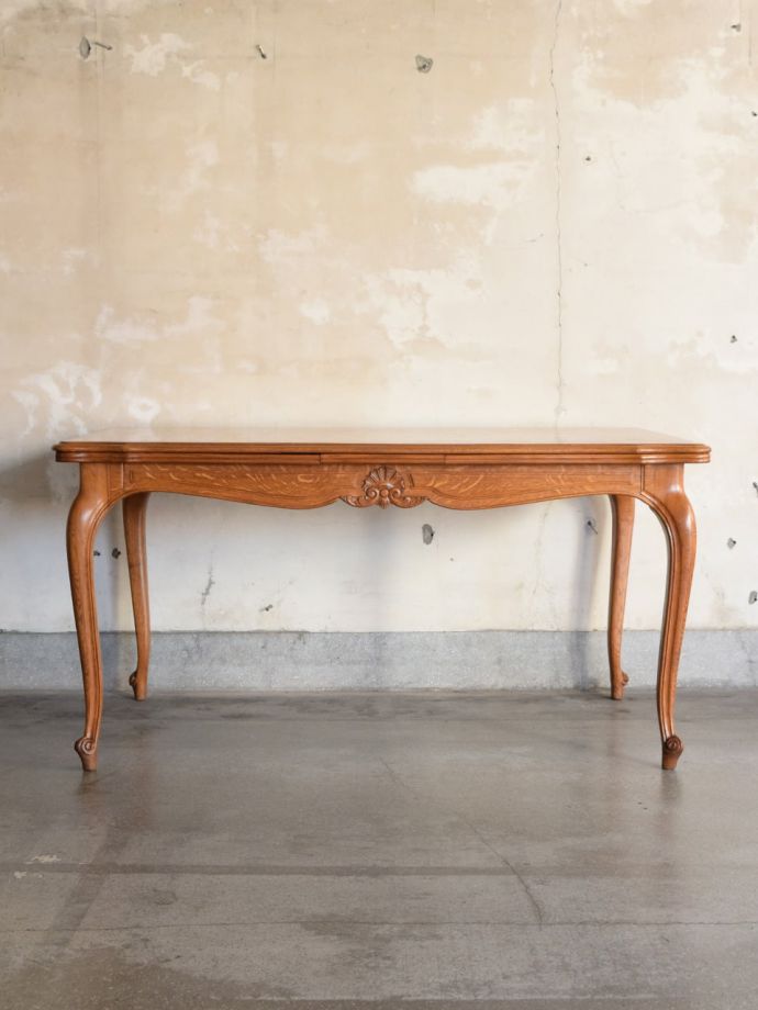 伸長式テーブルの側面