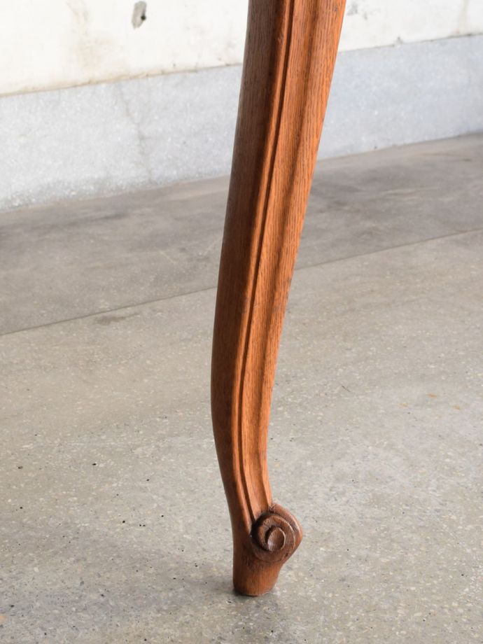 アンティークテーブルの脚