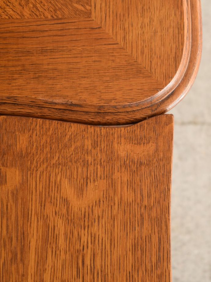 フランスのテーブルの天板の模様