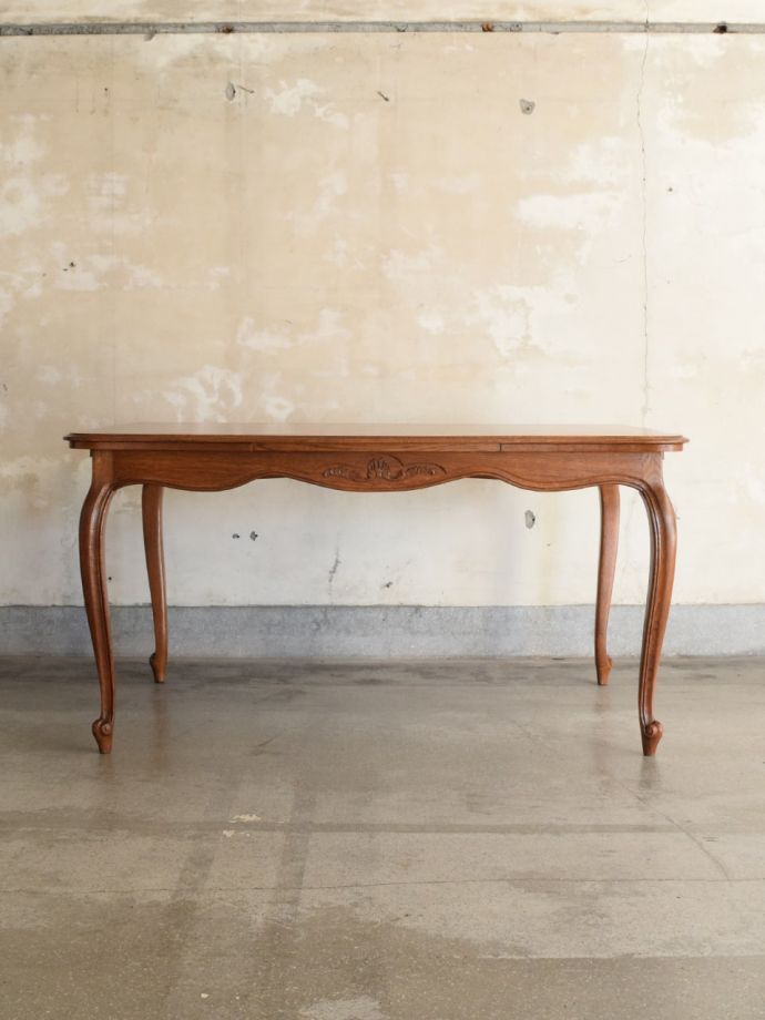 伸長式テーブルの側面