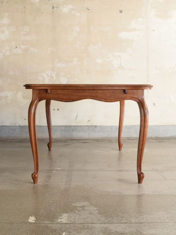 伸長式テーブルの反対側