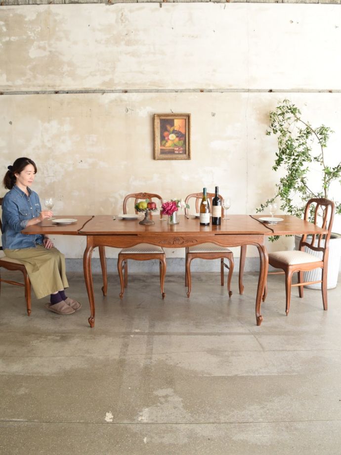 フランスアンティークのテーブル