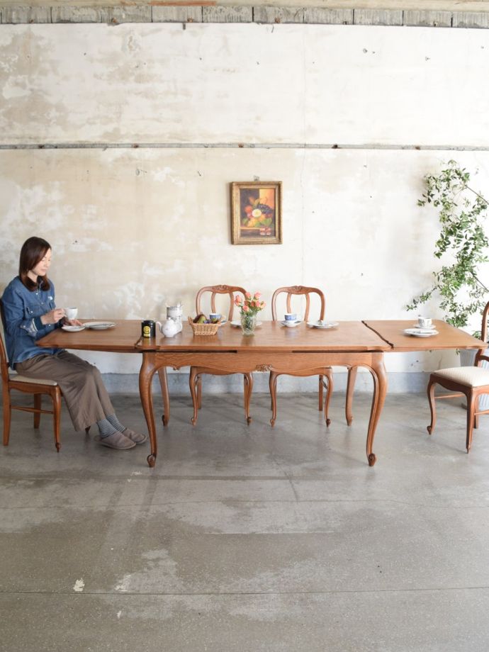 フランスのアンティークテーブル