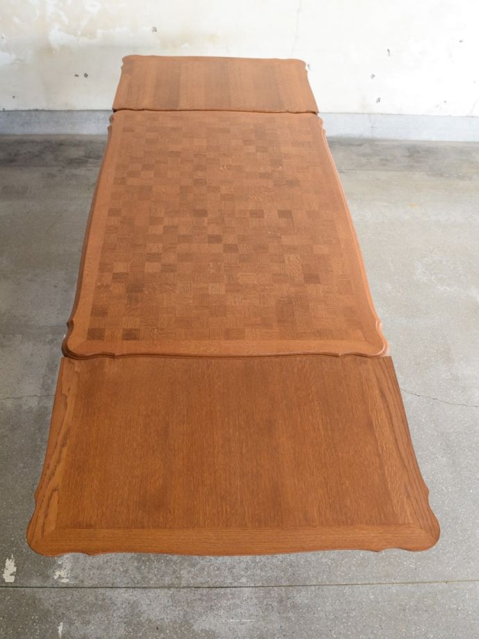 フランスの伸長式テーブルの天板