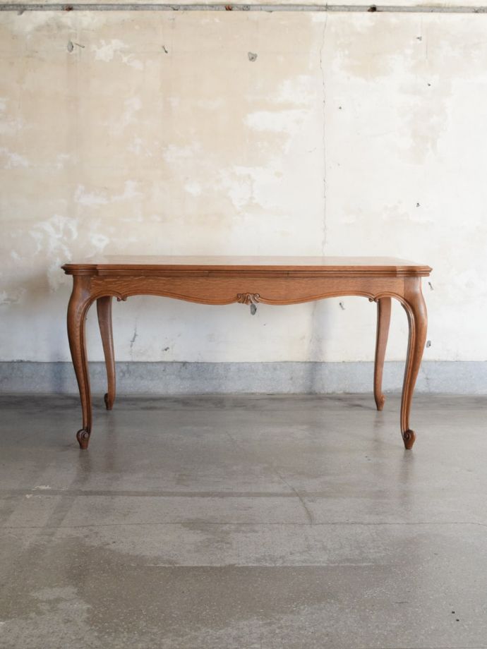 伸長式テーブルの側面