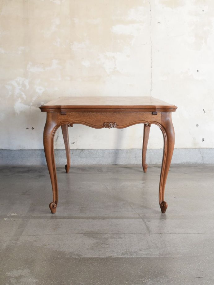 伸長式テーブルの反対側