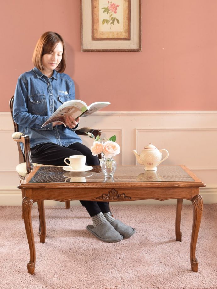 フランスの優雅なコーヒーテーブル