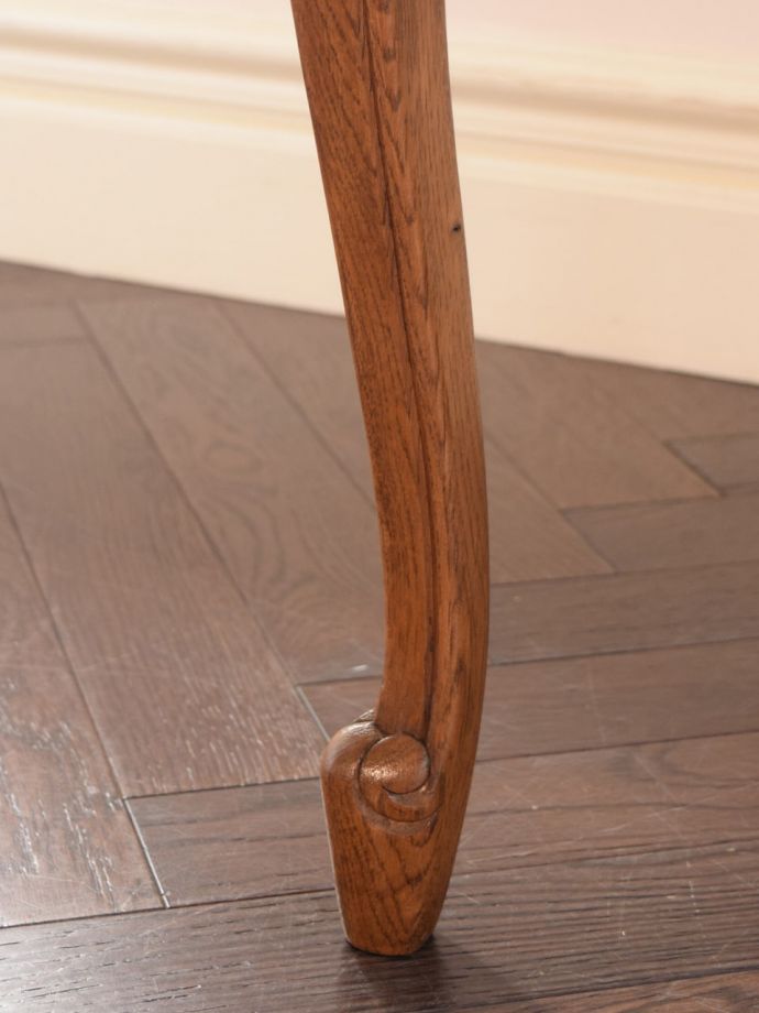 アンティークテーブルの脚