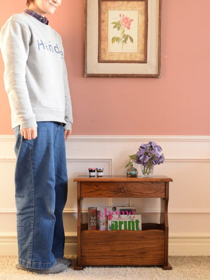 アンティークのマガジンラック