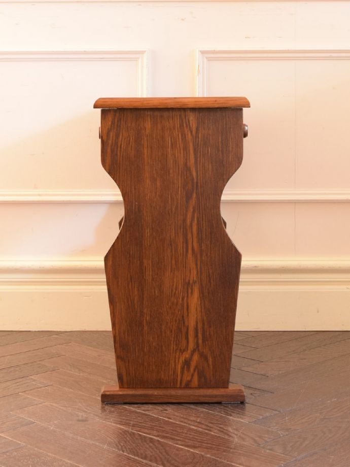 マガジンラックの側面