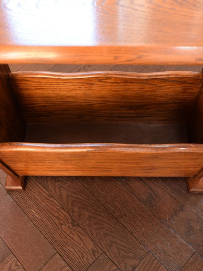 アンティークのマガジンラック