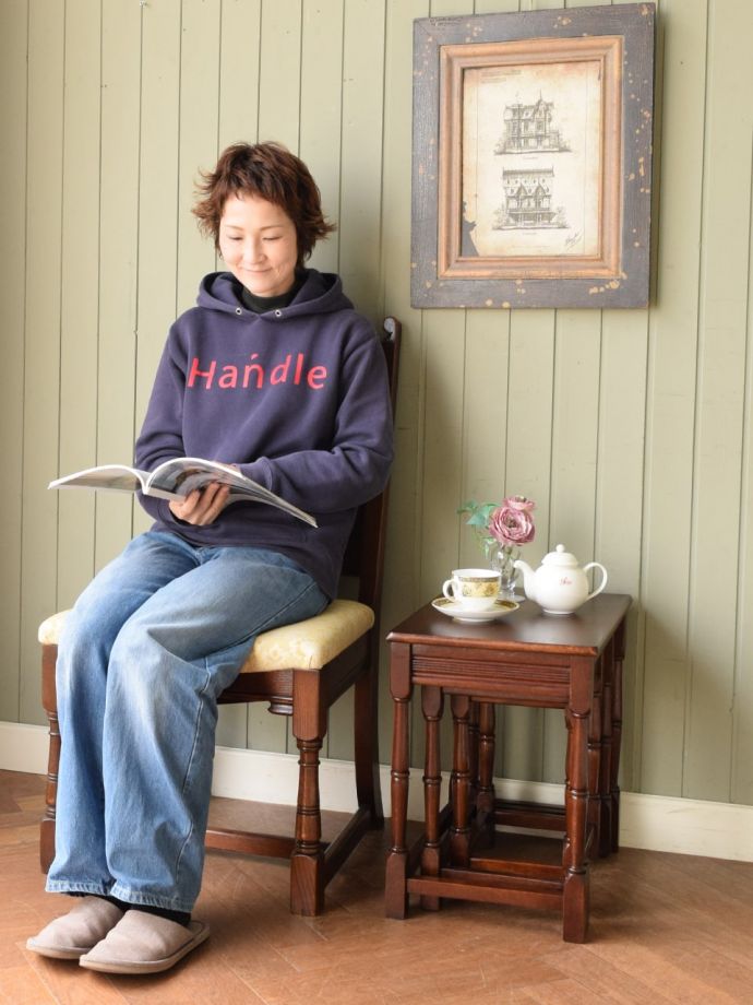 アンティークのネストテーブル