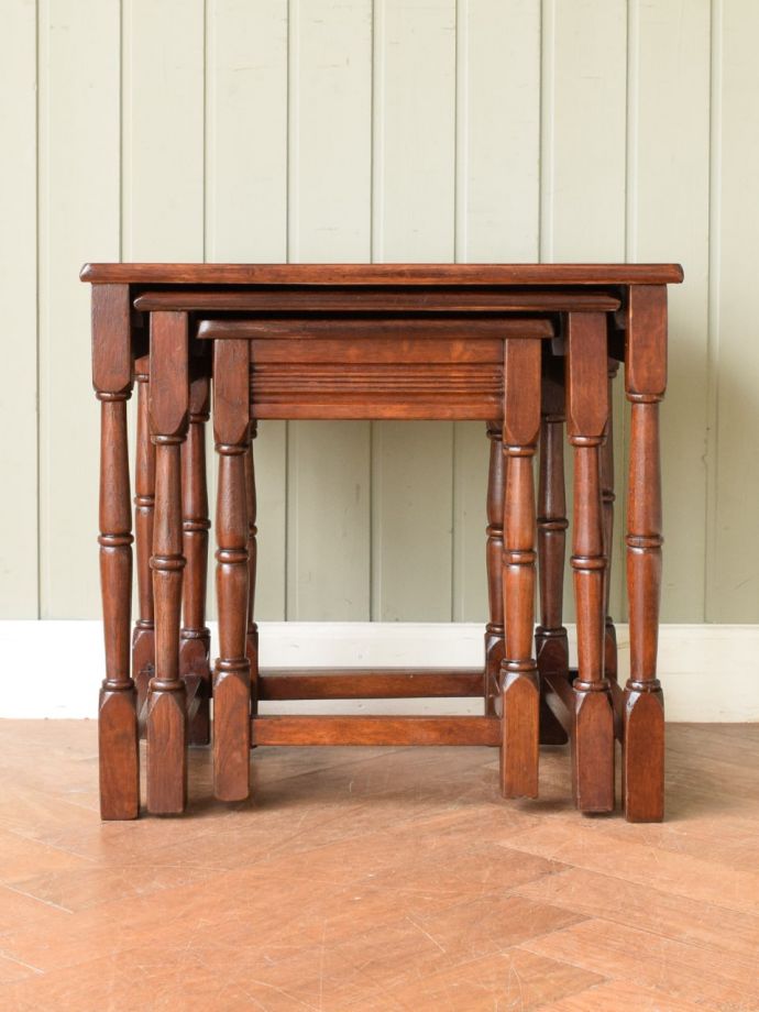 コーヒーテーブルの側面