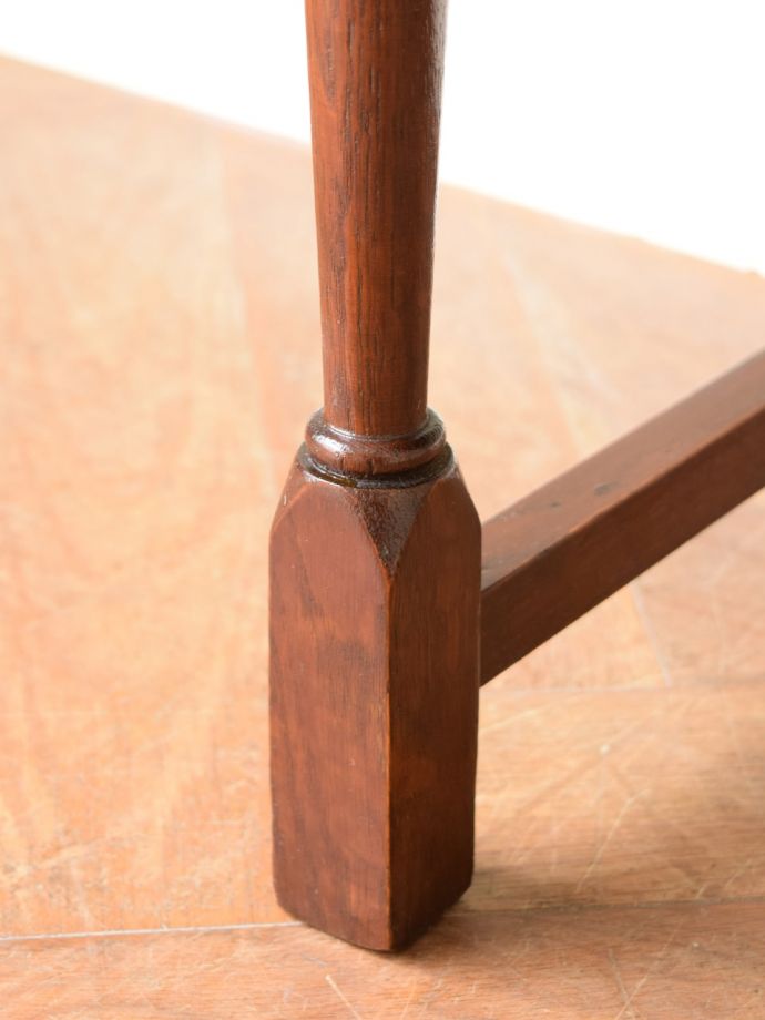 アンティークテーブルの脚