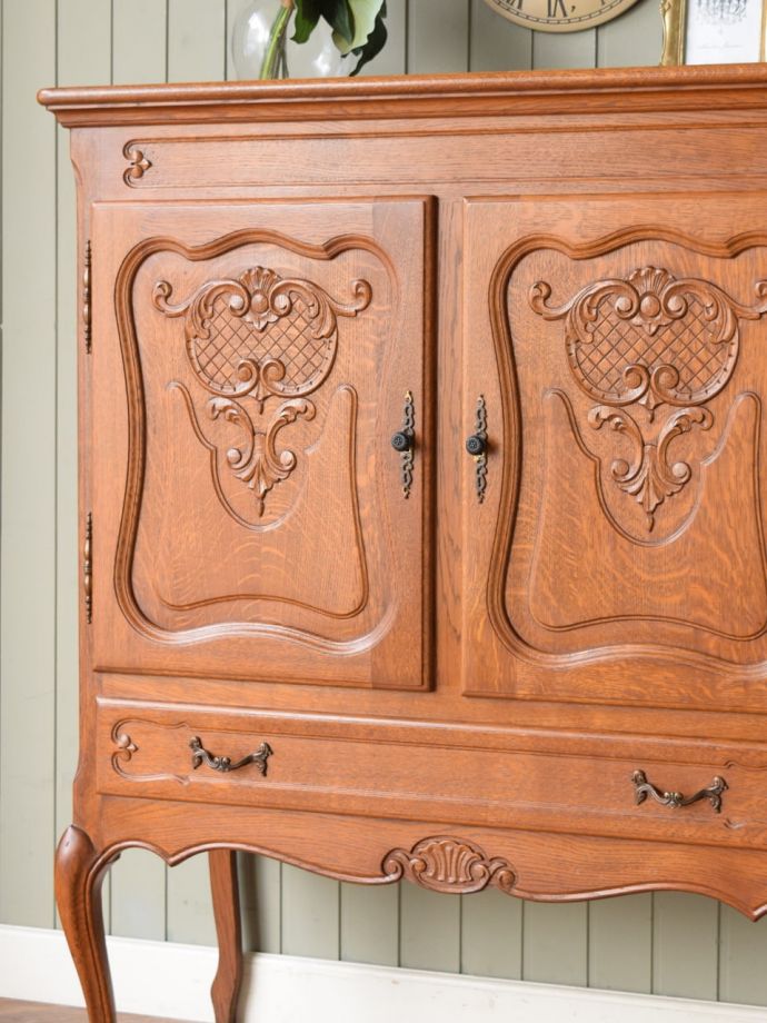 フランスのアンティークらしい美しい彫