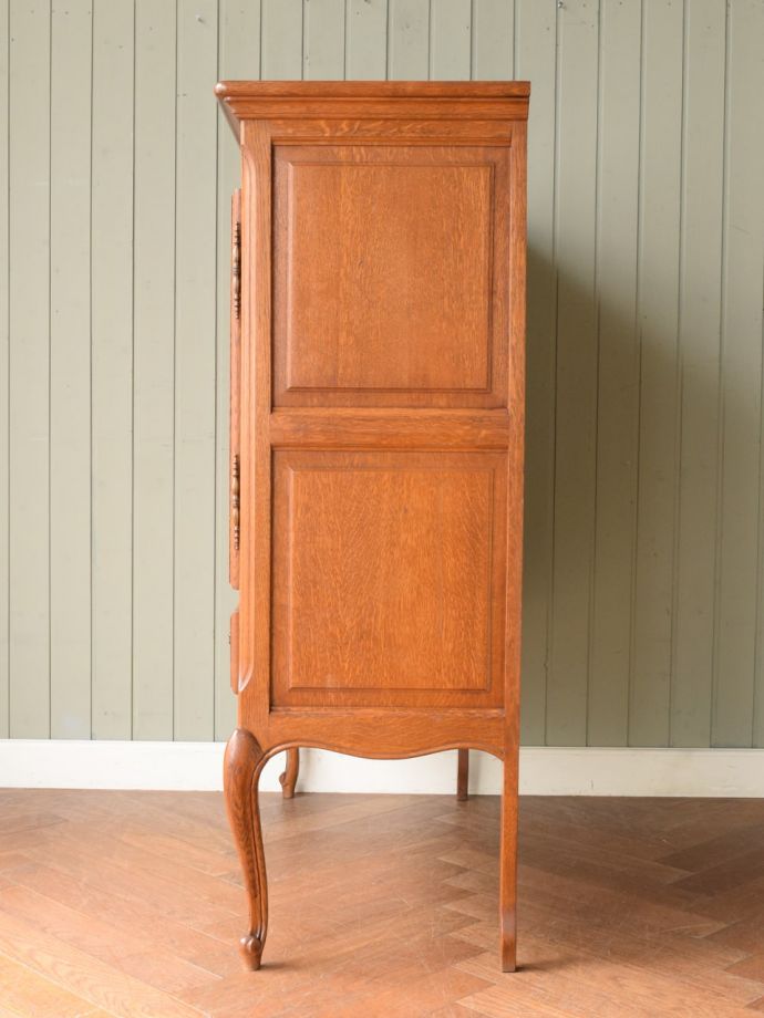 サイドボードの側面