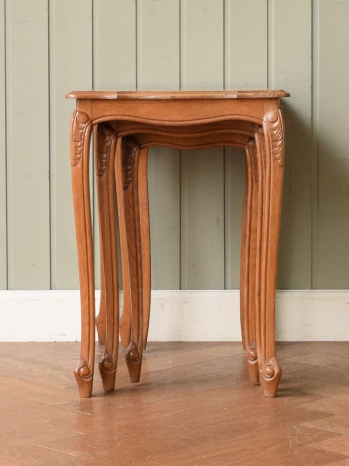 アンティークコーヒーテーブルの側面