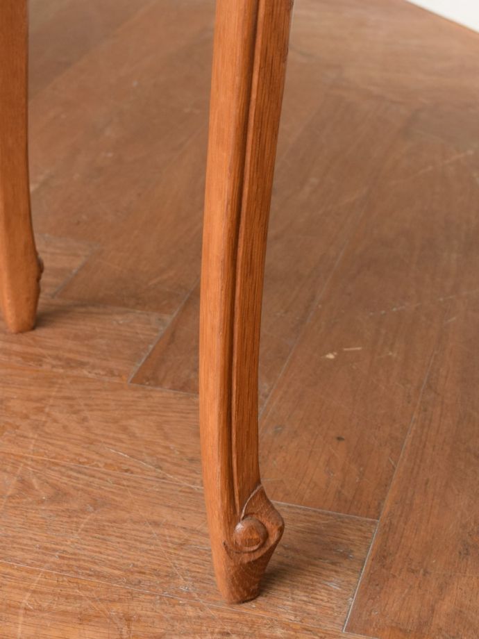 アンティークテーブルの脚