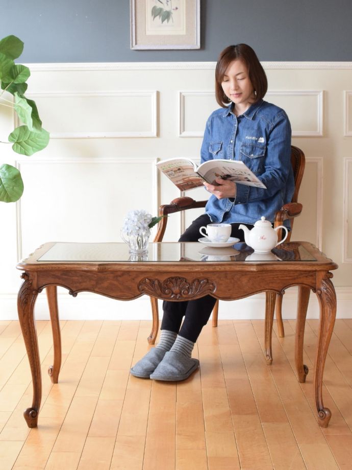 フランスの優雅なコーヒーテーブル