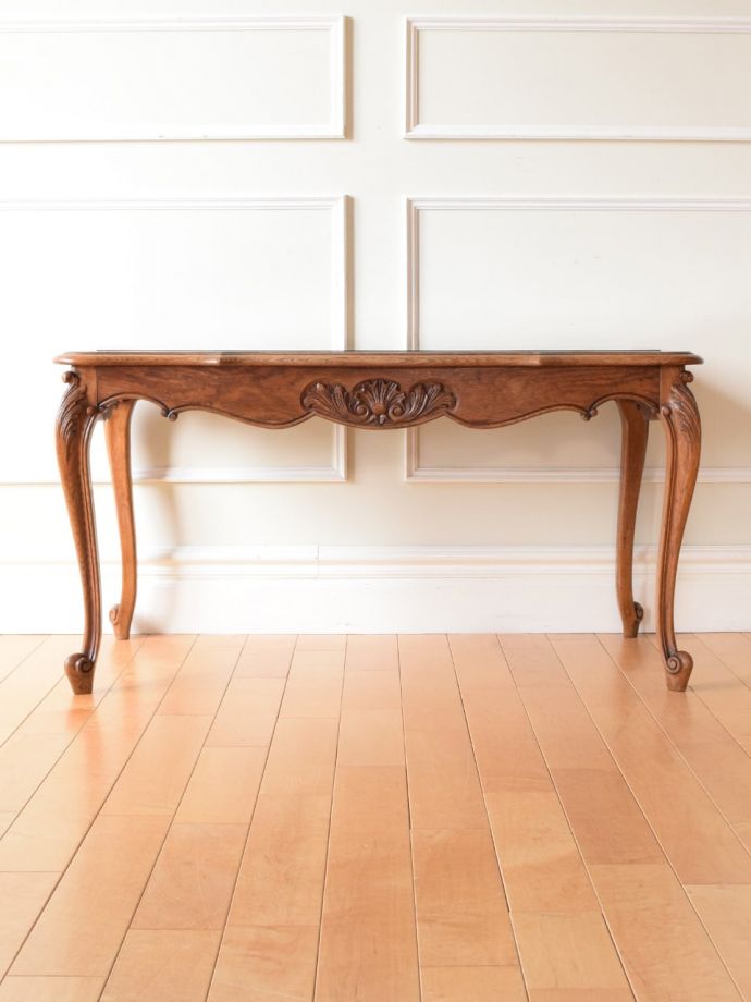 コーヒーテーブルの側面