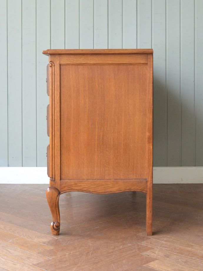 サイドボードの側面