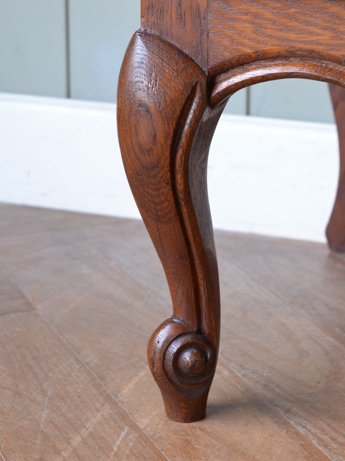 アンティークチェストの脚