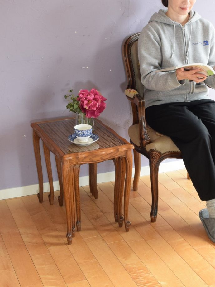 おしゃれなアンティークのネストテーブル